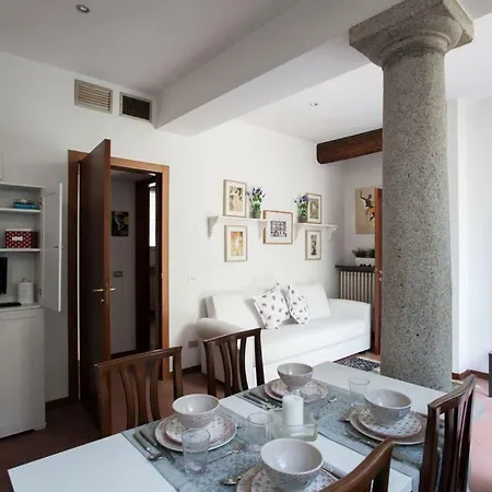 Charming Navigli Apartment Milan Exterior photo
