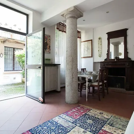 Charming Navigli Apartment Milan Exterior photo